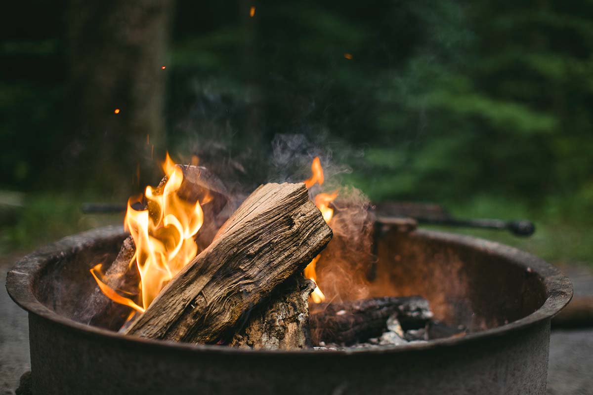 Pozo de fuego para el jardín: consejos y formas de construirlo