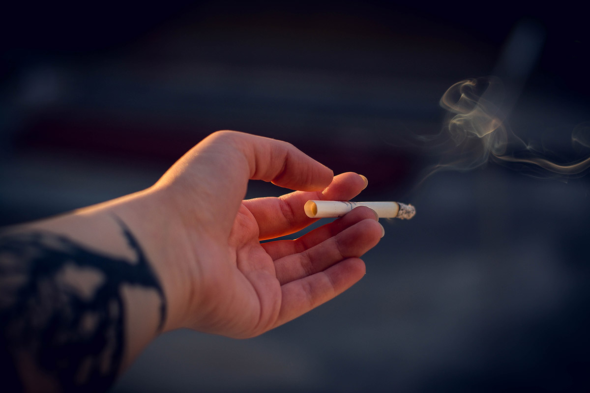 Guía para dejar de fumar: Reemplazar los cigarrillos. Foto Unsplash.